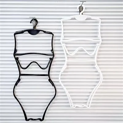 Пластмасова закачалка за бански костюми