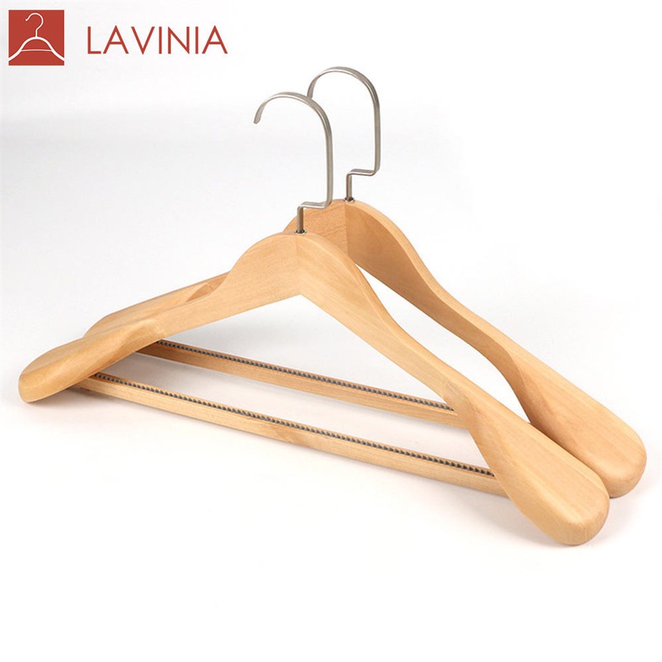 Дървени закачалки с широки рамена